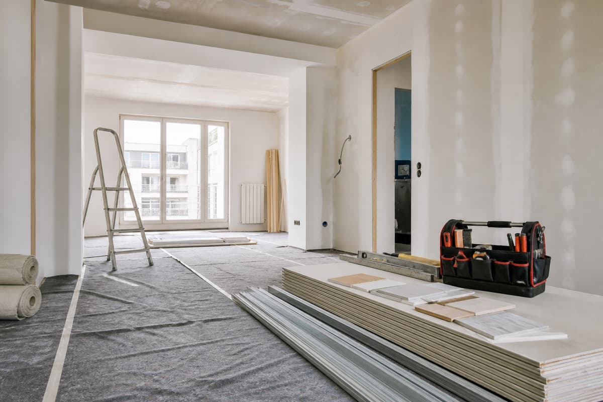 Dossier énergétique et matériaux préparés avant rénovation d’appartement